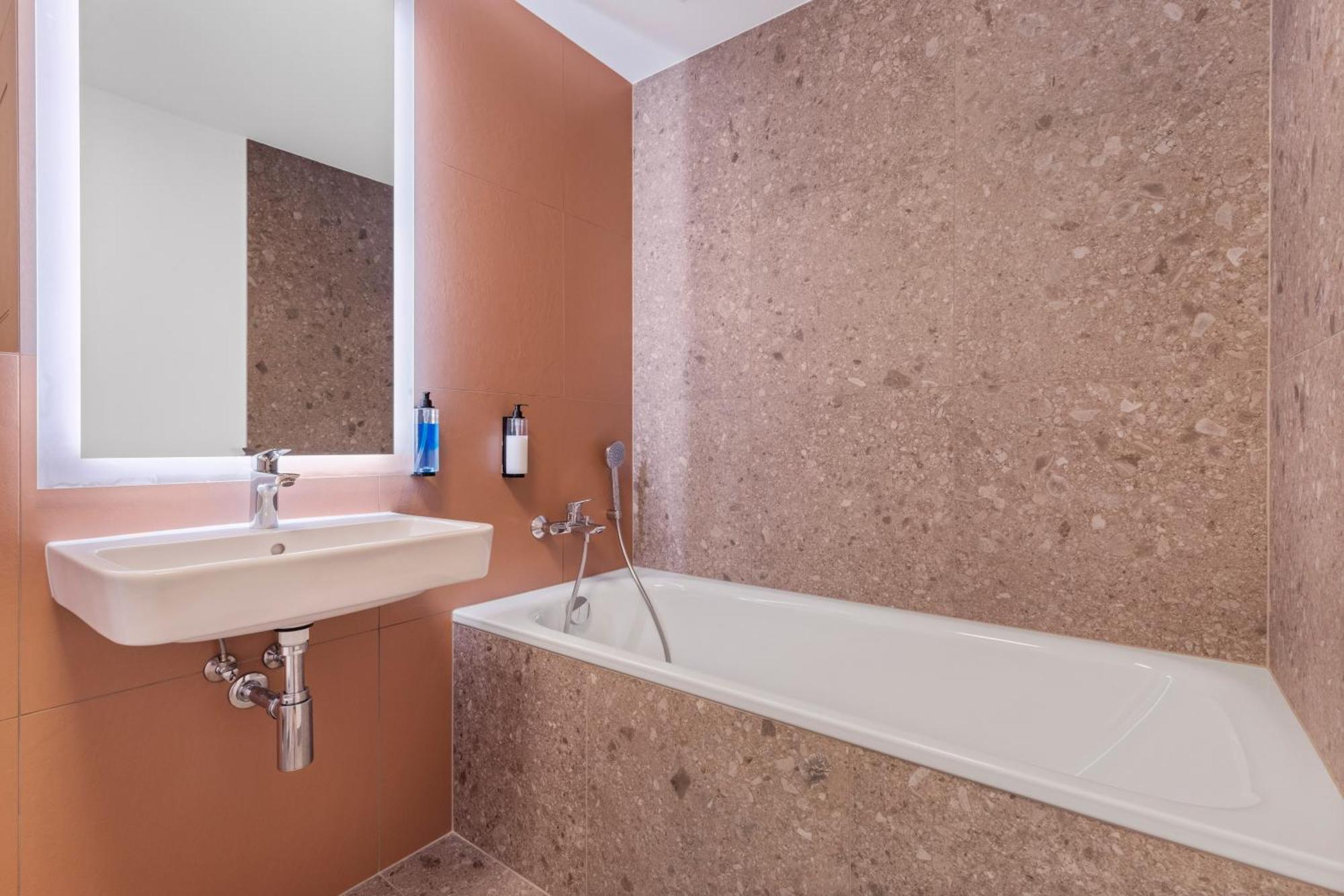 Apartmán Lam Lavender - Free Parking Bratislava Exteriér fotografie